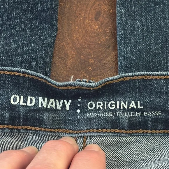 Old Navy Original Mid-Rise Jeans - Picture 3 of 5